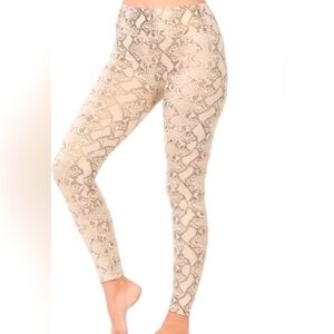 Sophisticated Cream Snakeskin Leggings with Stretchy Fit